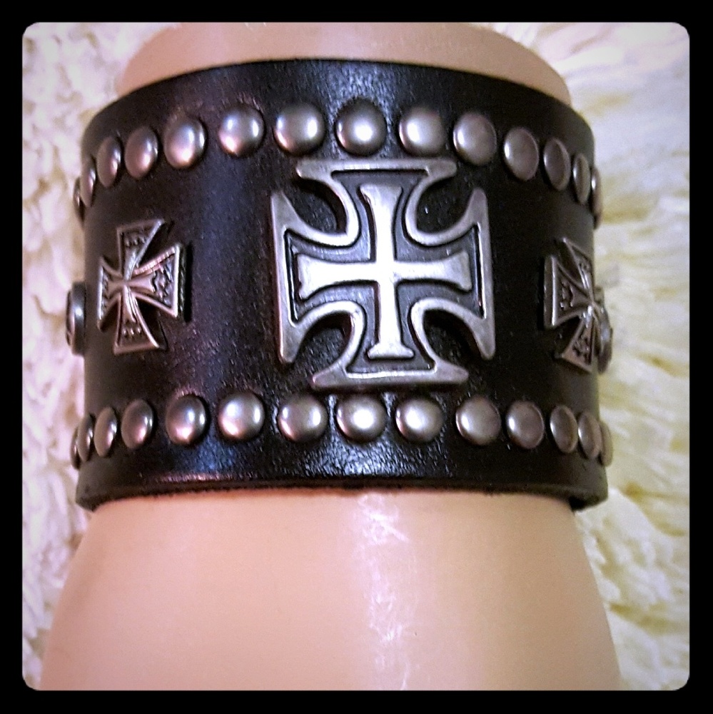 Patty cross bracelet